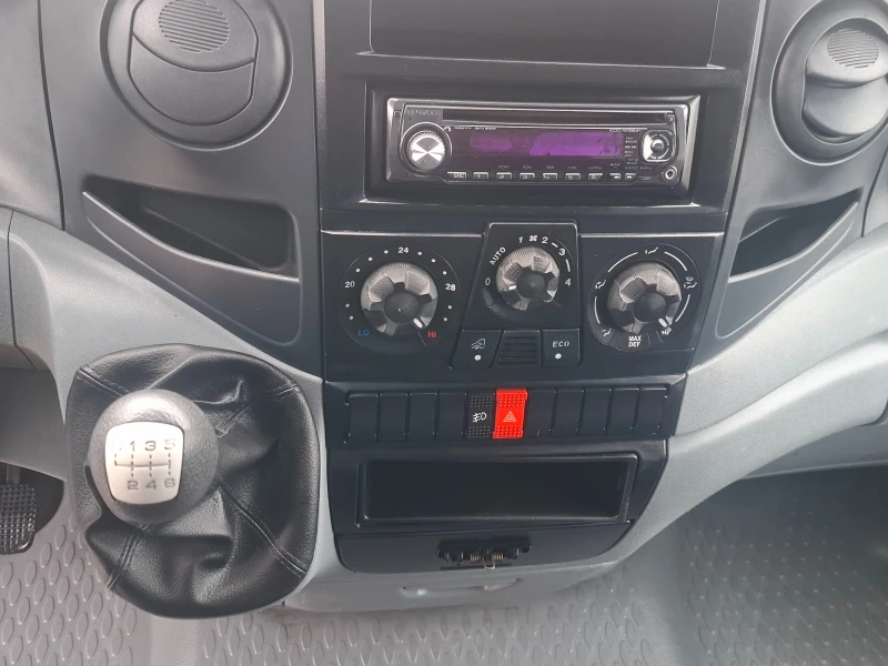 Iveco Daily 35S18/Клима/4.90м., снимка 8 - Бусове и автобуси - 53445176