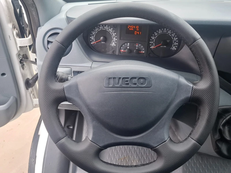 Iveco Daily 35S18/Клима/4.90м., снимка 7 - Бусове и автобуси - 53445176