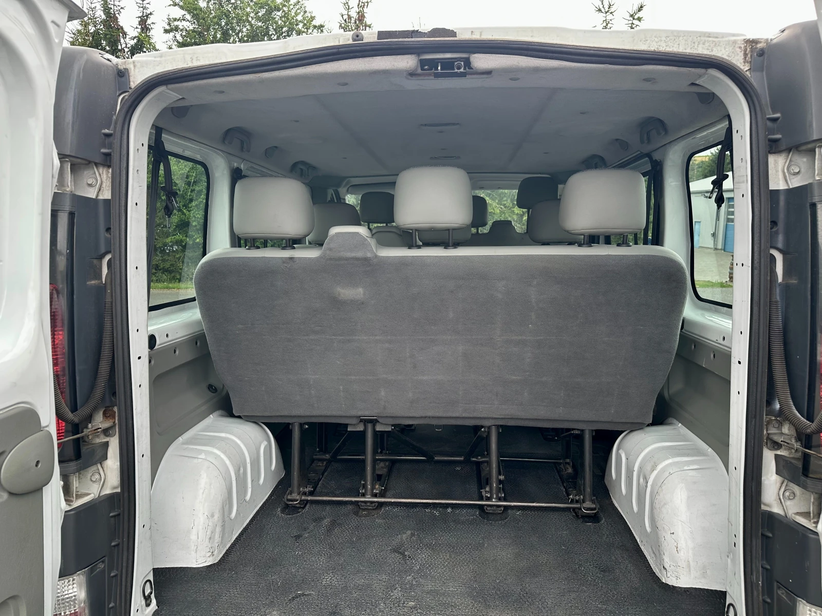 Renault Trafic Combi L1H1 2.7t остъклен, снимка 10 - Бусове и автобуси - 56681328