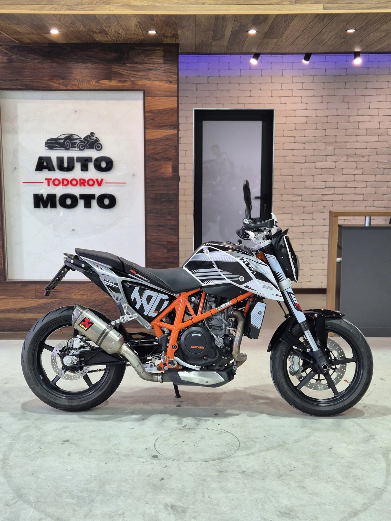 Ktm Duke 690 ABS AKRAPOVIC 29000км! Нов внос от ШВЕЙЦАРИЯ!, снимка 8 - Мотоциклети и мототехника - 54371328