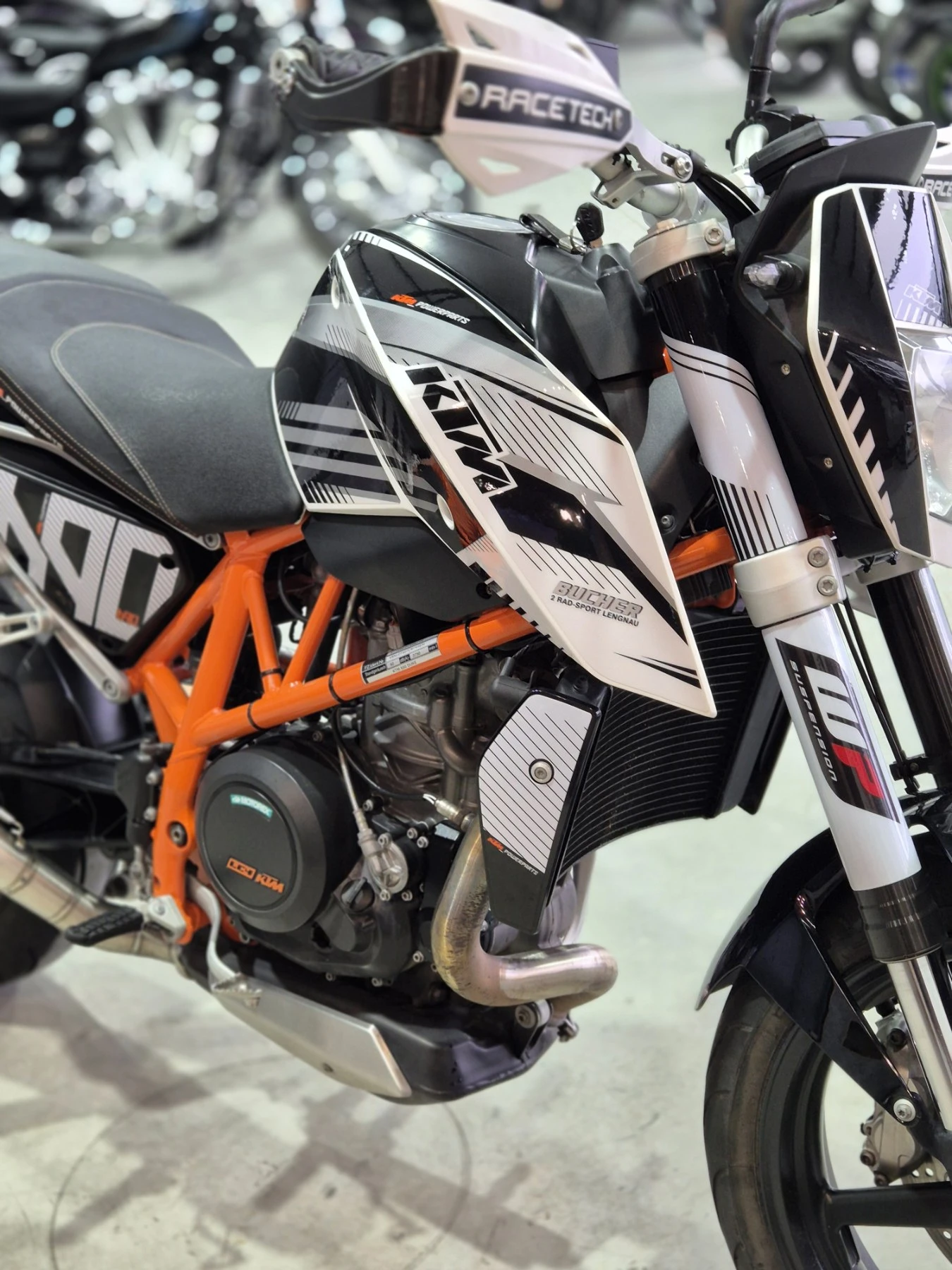 Ktm Duke 690 ABS AKRAPOVIC 29000км! Нов внос от ШВЕЙЦАРИЯ!, снимка 11 - Мотоциклети и мототехника - 54371328