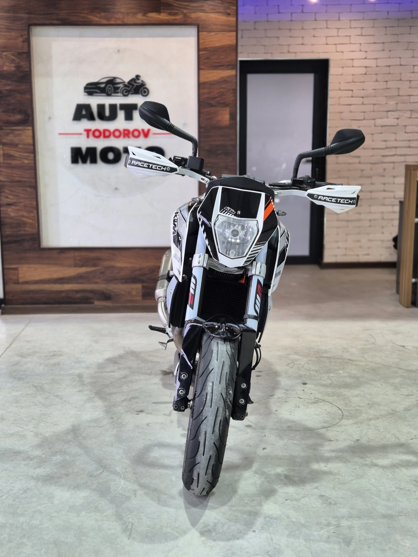 Ktm Duke 690 ABS AKRAPOVIC 29000км! Нов внос от ШВЕЙЦАРИЯ!, снимка 2 - Мотоциклети и мототехника - 54371328