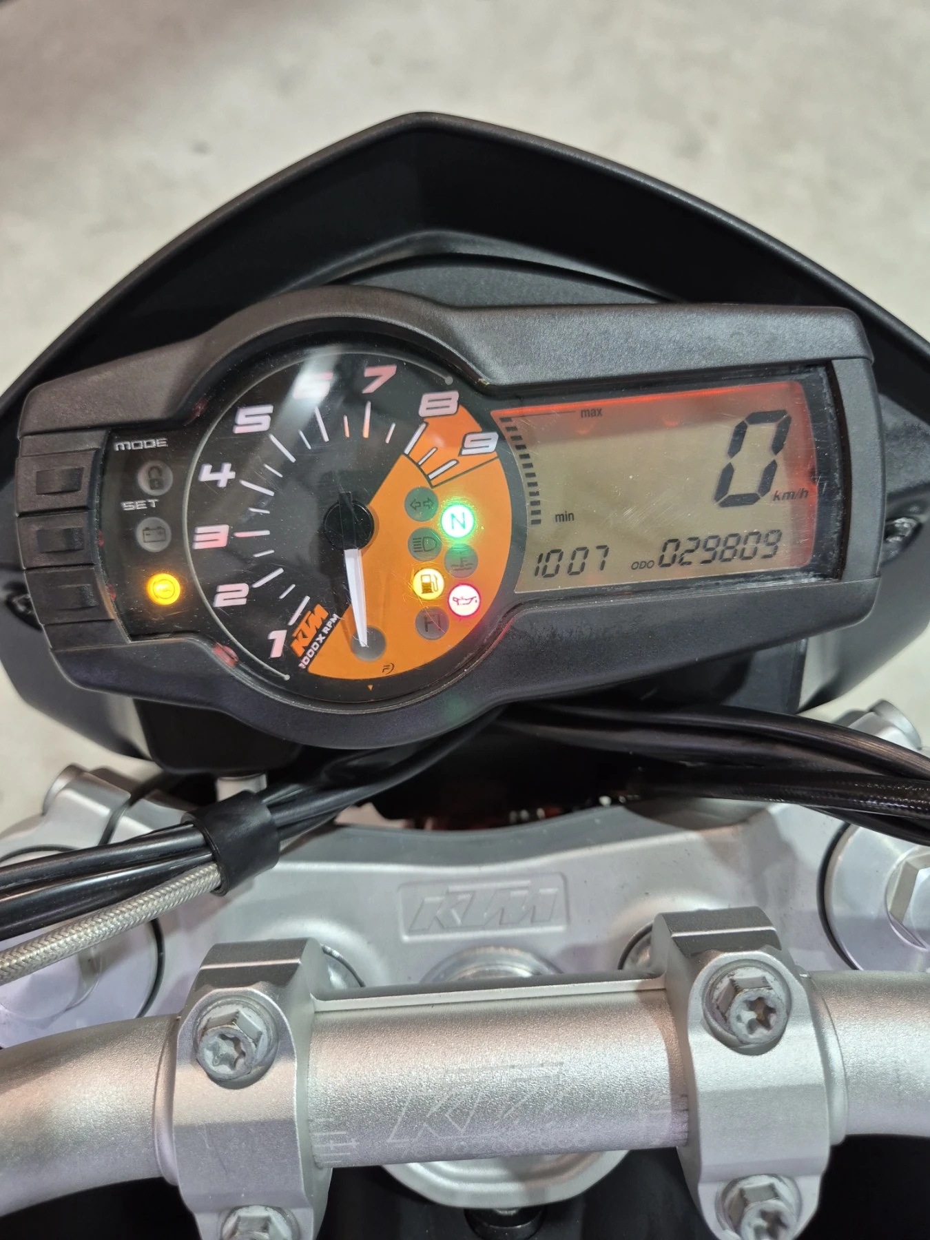 Ktm Duke 690 ABS AKRAPOVIC 29000км! Нов внос от ШВЕЙЦАРИЯ!, снимка 17 - Мотоциклети и мототехника - 54371328