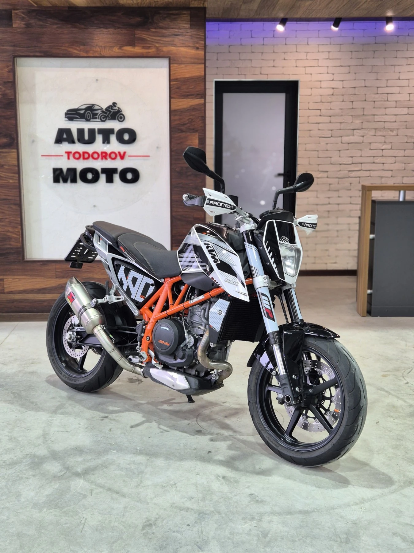 Ktm Duke 690 ABS AKRAPOVIC 29000км! Нов внос от ШВЕЙЦАРИЯ!