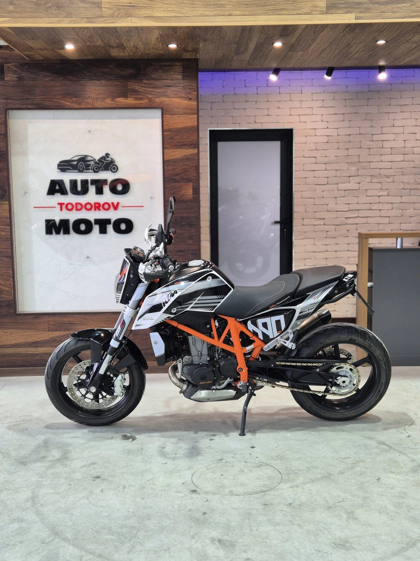 Ktm Duke 690 ABS AKRAPOVIC 29000км! Нов внос от ШВЕЙЦАРИЯ!, снимка 4 - Мотоциклети и мототехника - 54371328