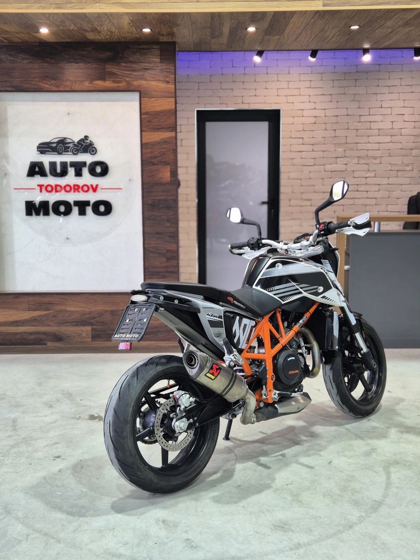 Ktm Duke 690 ABS AKRAPOVIC 29000км! Нов внос от ШВЕЙЦАРИЯ!, снимка 7 - Мотоциклети и мототехника - 54371328