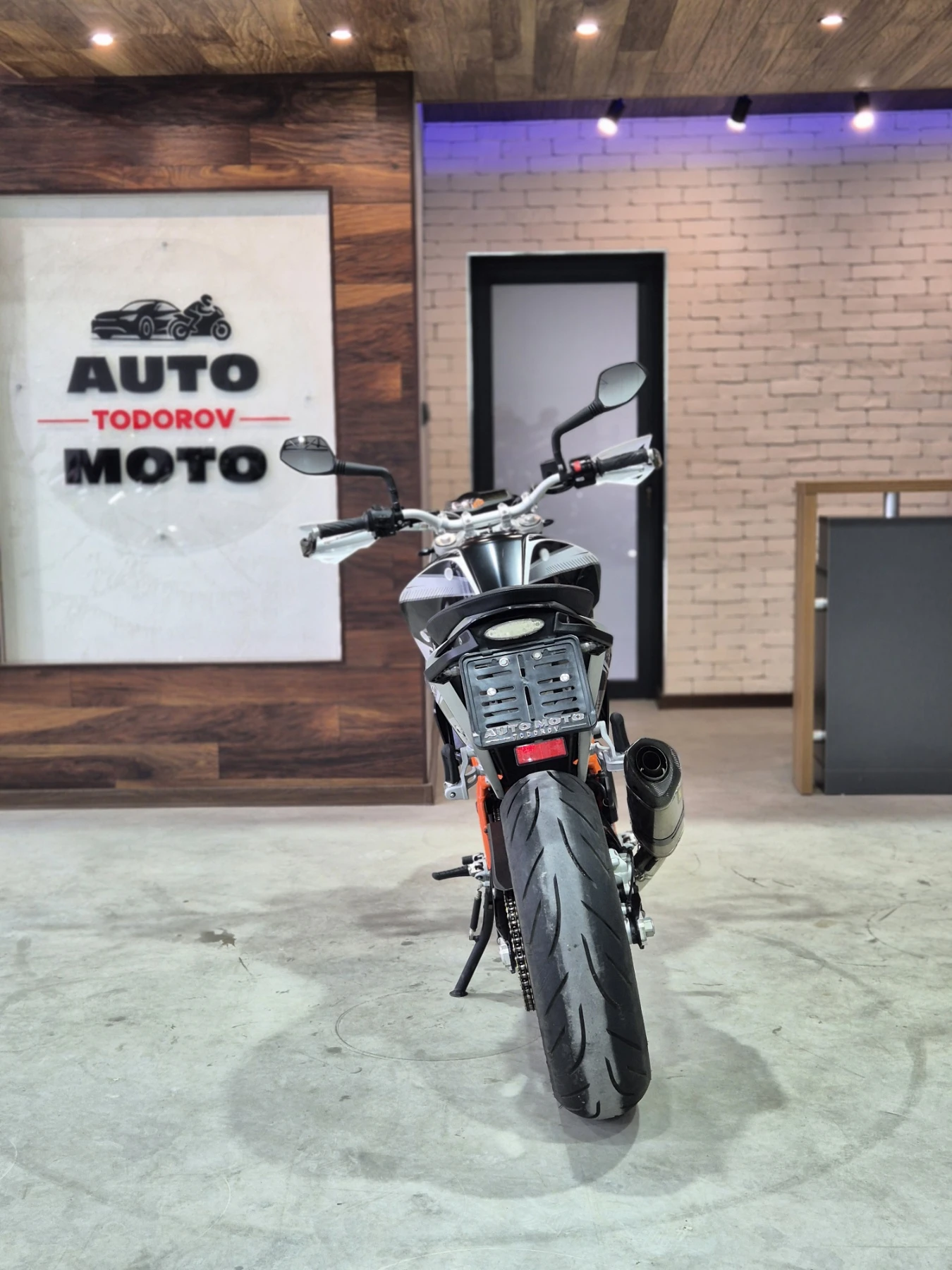 Ktm Duke 690 ABS AKRAPOVIC 29000км! Нов внос от ШВЕЙЦАРИЯ!, снимка 6 - Мотоциклети и мототехника - 54371328