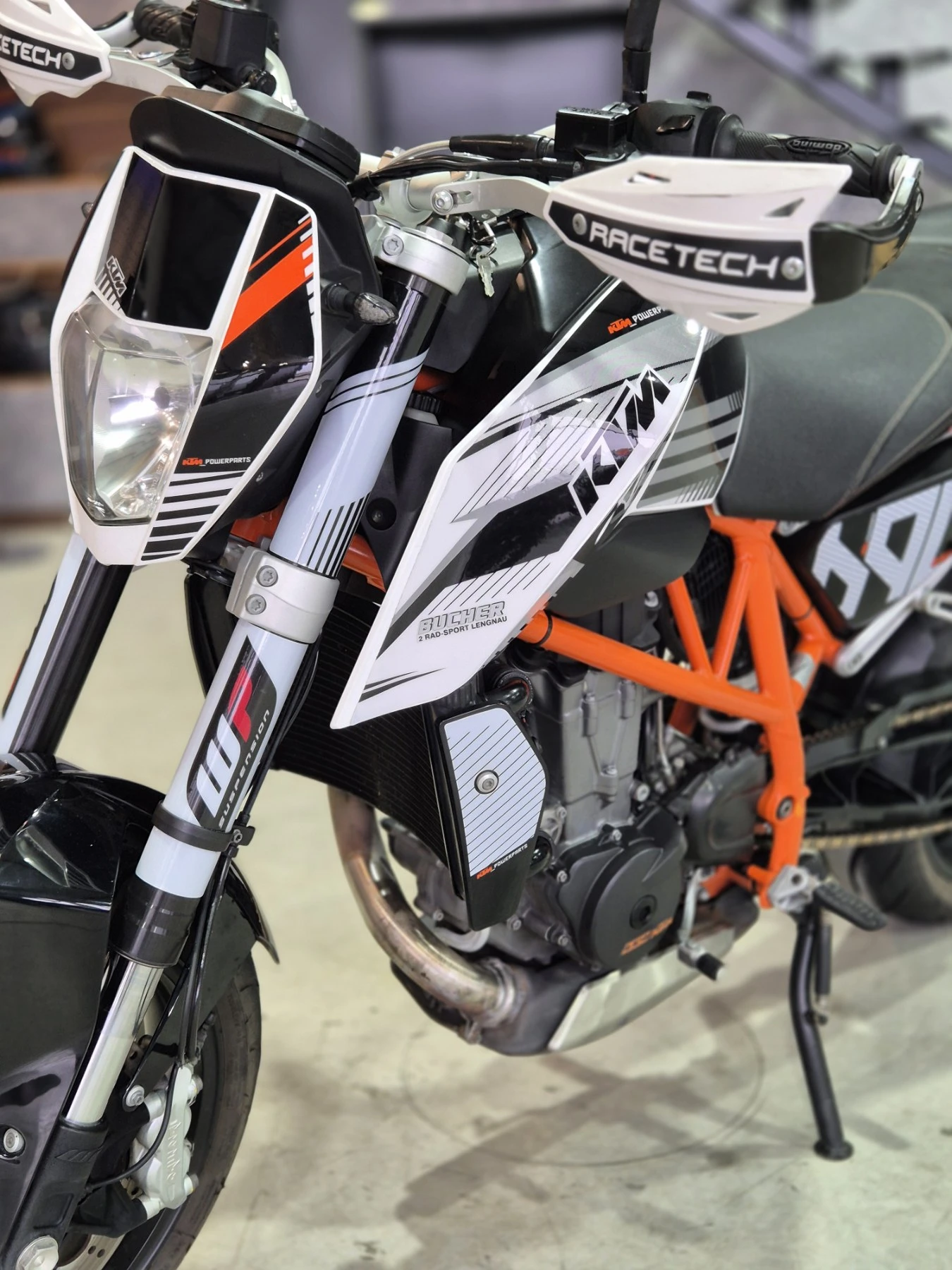 Ktm Duke 690 ABS AKRAPOVIC 29000км! Нов внос от ШВЕЙЦАРИЯ!, снимка 12 - Мотоциклети и мототехника - 54371328