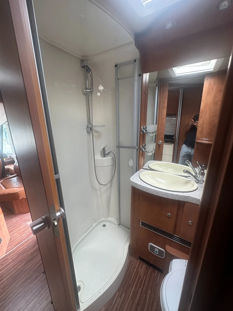 Кемпер Carthago Chic E Line, снимка 12 - Каравани и кемпери - 51475715