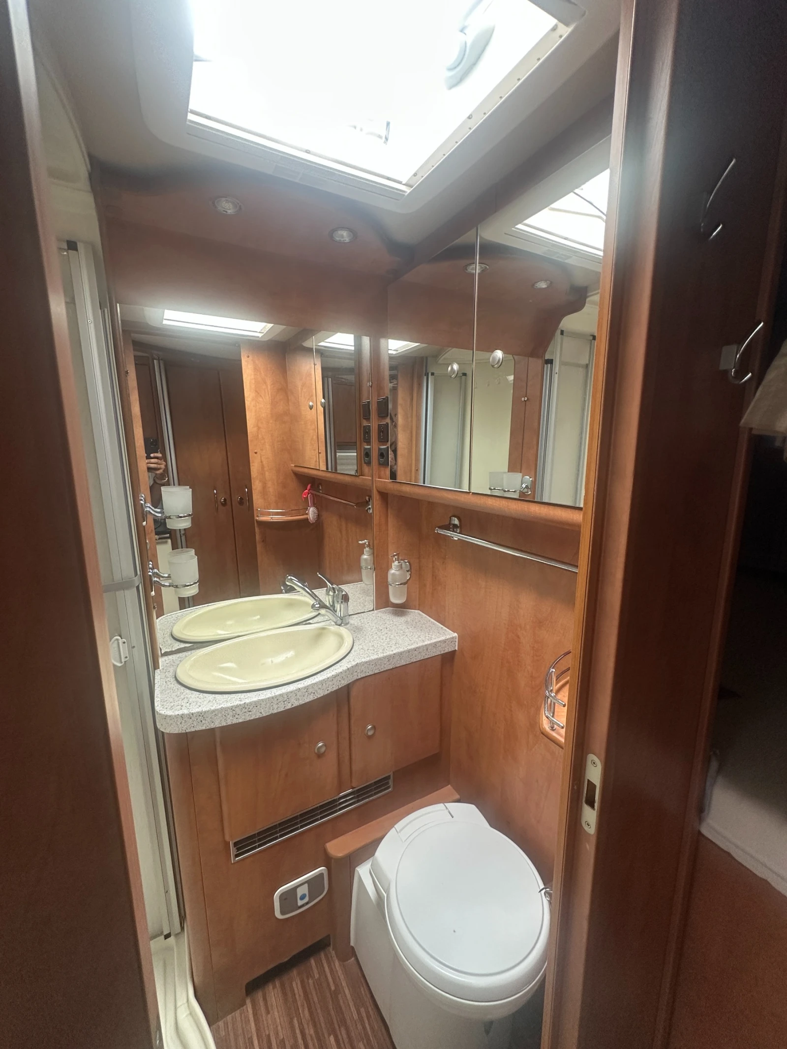 ������ Carthago Chic E Line | Mobile.bg � ����������� 13