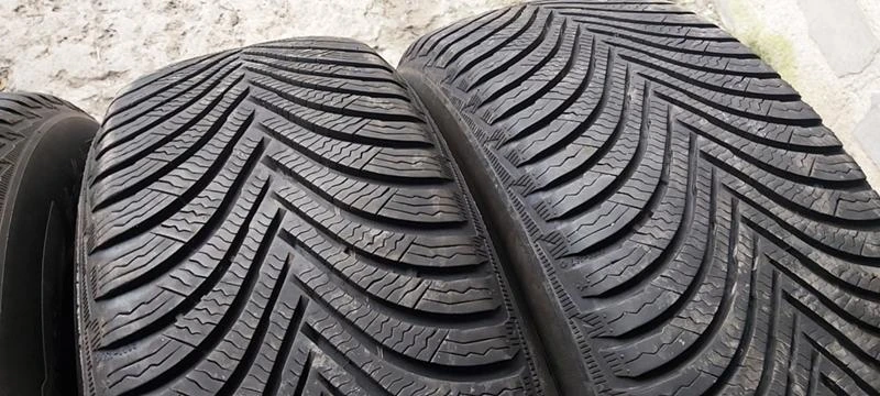 Гуми Зимни 215/65R16, снимка 3 - Гуми и джанти - 35130786