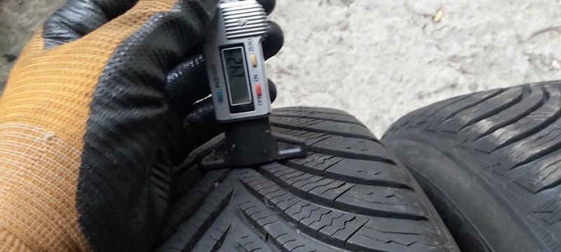 Гуми Зимни 215/65R16, снимка 4 - Гуми и джанти - 35130786