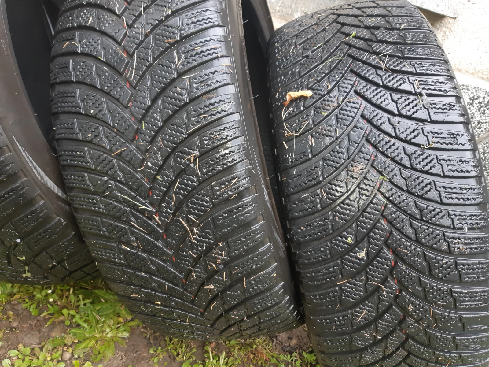 Гуми Всесезонни 225/45R19, снимка 2 - Гуми и джанти - 54477353
