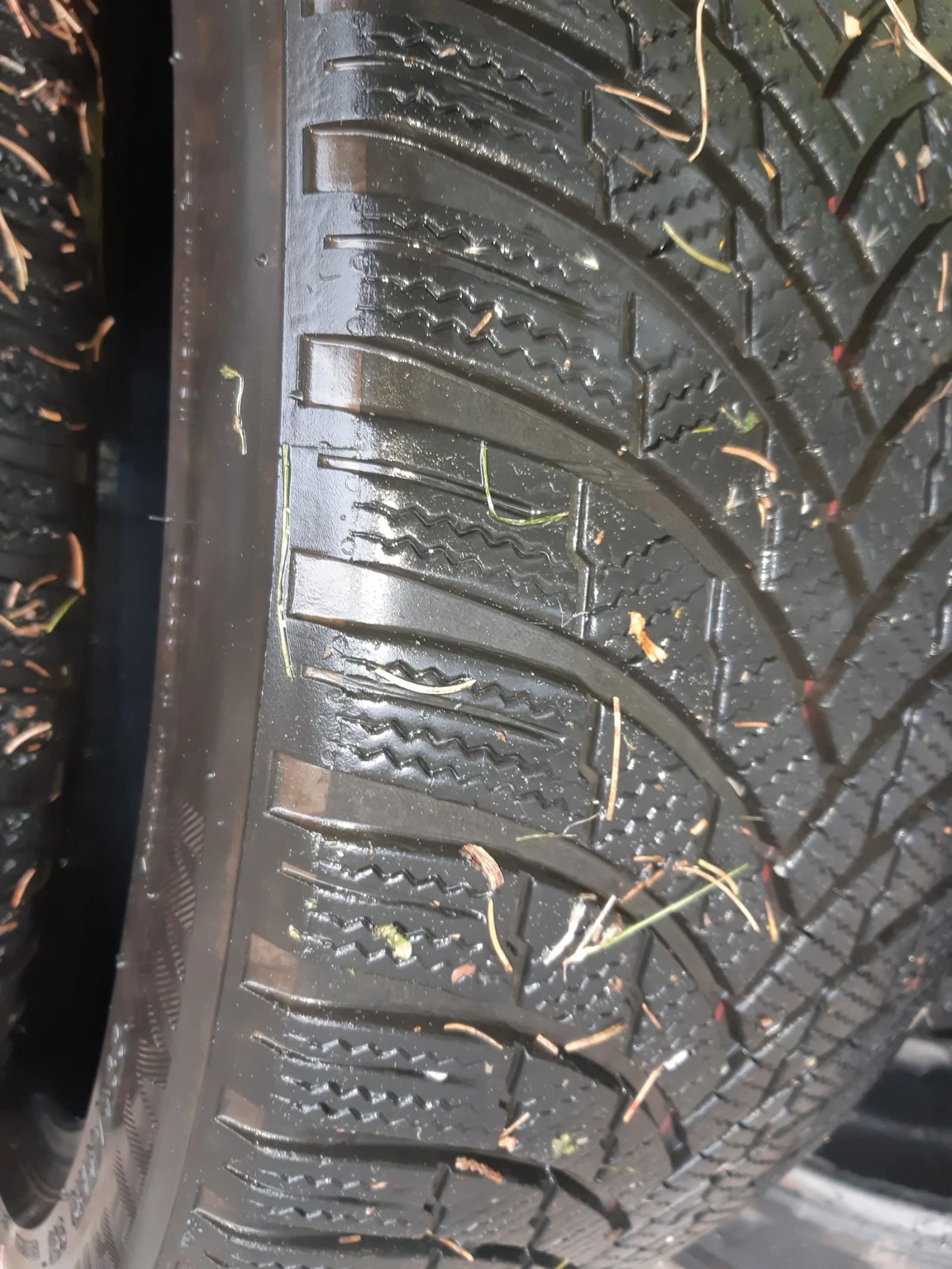 Гуми Всесезонни 225/45R19, снимка 4 - Гуми и джанти - 54477353