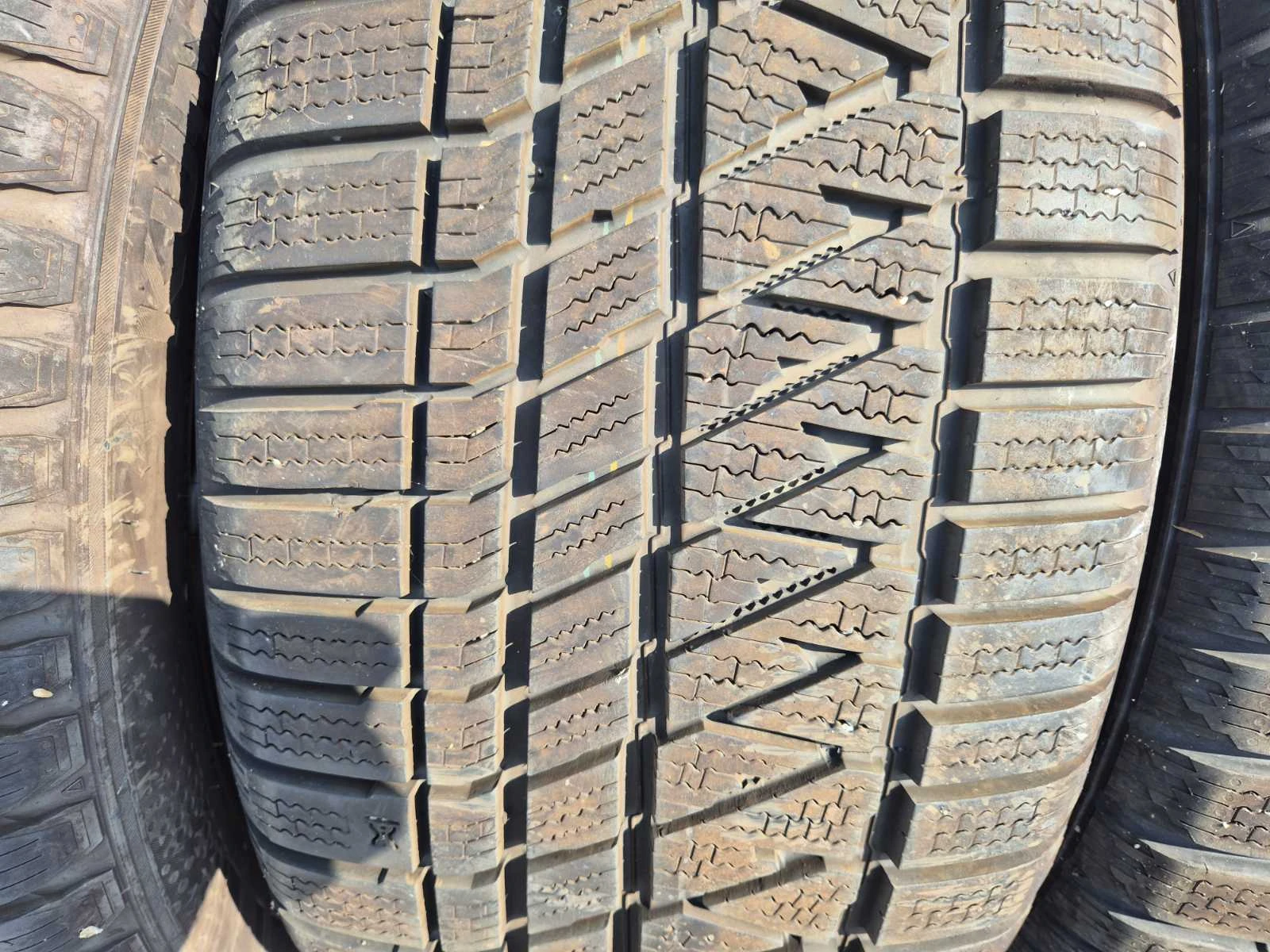 Гуми Зимни 285/40R20, снимка 4 - Гуми и джанти - 56070103
