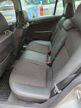 Opel Astra Топ състояние,  автомат, снимка 9