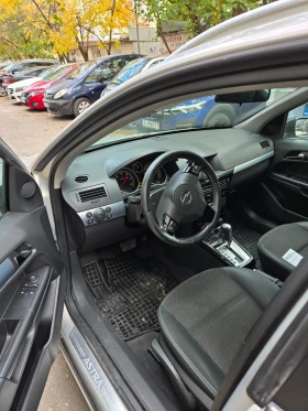 Opel Astra Топ състояние,  автомат, снимка 10
