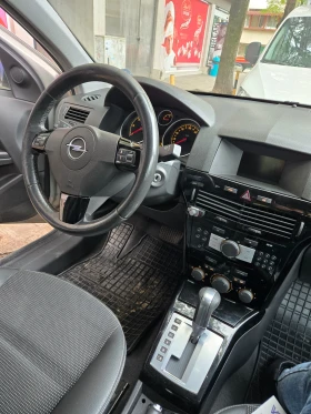 Opel Astra Топ състояние,  автомат, снимка 14