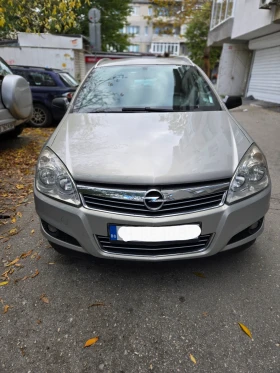 Opel Astra Топ състояние,  автомат, снимка 2