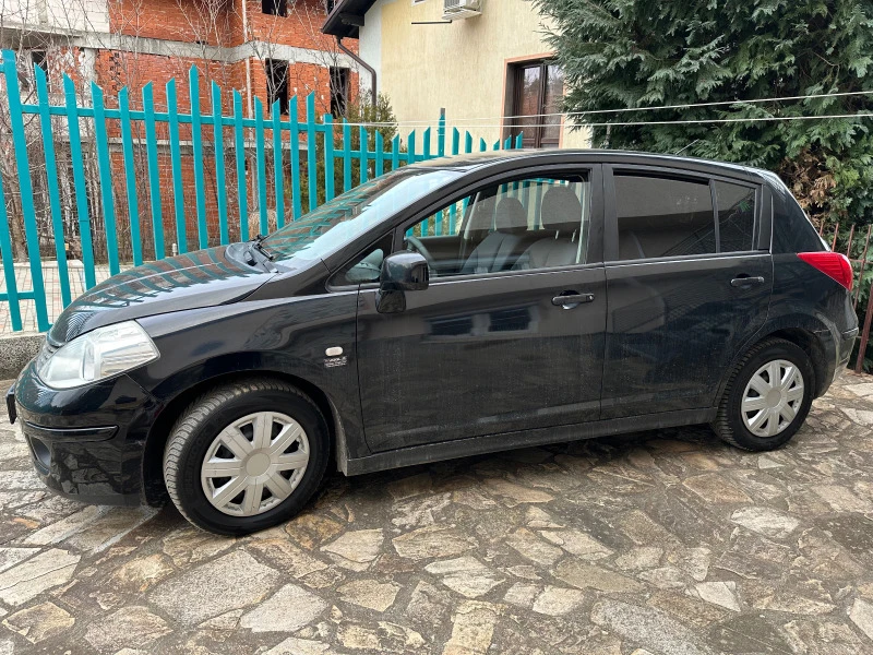 Nissan Tiida 1.8 от Германия, снимка 1 - Автомобили и джипове - 47428459