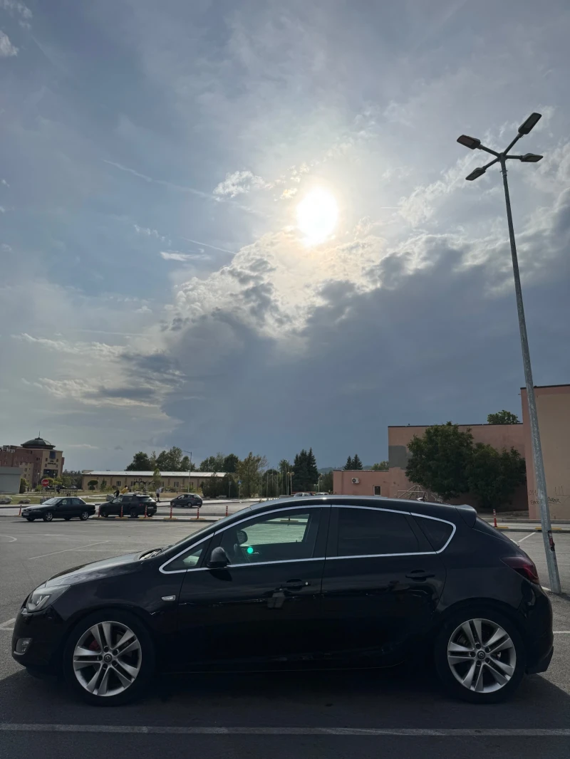 Opel Astra Sport tourer, снимка 4 - Автомобили и джипове - 47944775