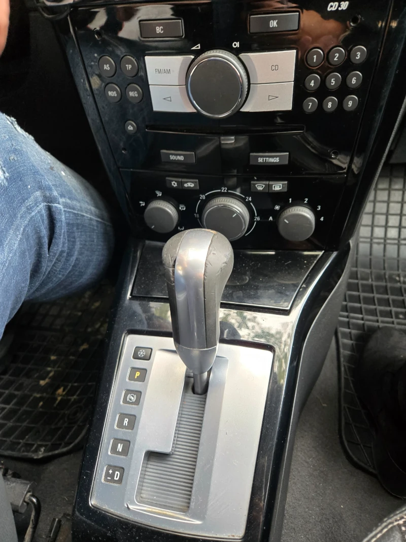 Opel Astra Топ състояние,  автомат, снимка 13 - Автомобили и джипове - 52131796