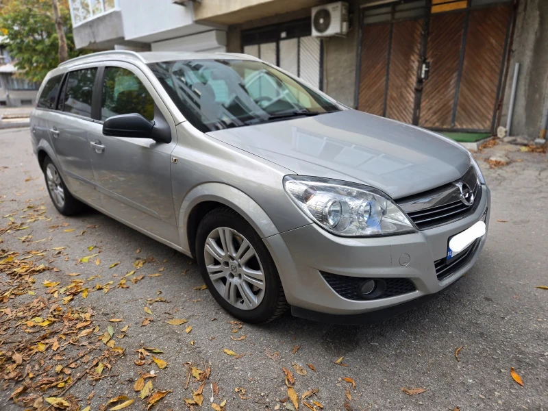 Opel Astra Топ състояние,  автомат, снимка 3 - Автомобили и джипове - 52131796