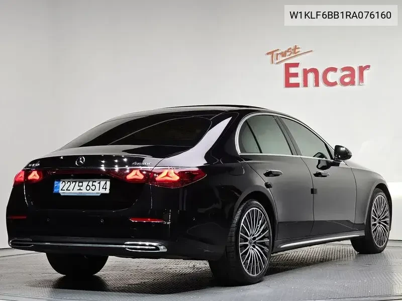 Mercedes-Benz E 450 AMG NIGHT* FULL* Авто Кредит* , снимка 2 - Автомобили и джипове - 54713947