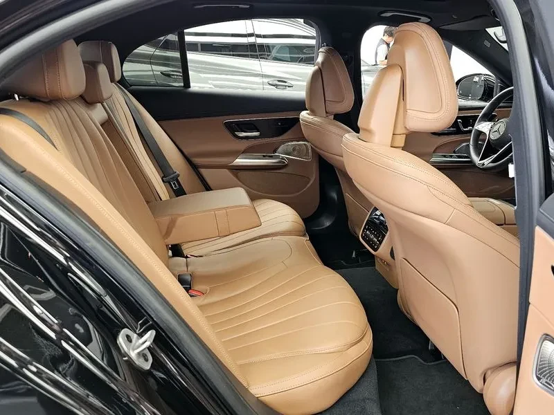 Mercedes-Benz E 450 AMG NIGHT* FULL* Авто Кредит* , снимка 10 - Автомобили и джипове - 54713947