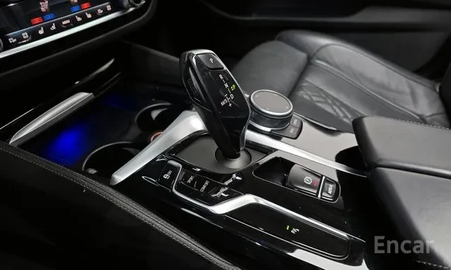 BMW 523 D * LUXURY * FACELIFT * ОБДУХВАНЕ * HEAD UP * , снимка 9 - Автомобили и джипове - 55744409
