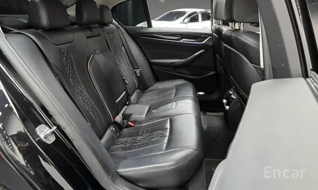BMW 523 D * LUXURY * FACELIFT * ОБДУХВАНЕ * HEAD UP * , снимка 12 - Автомобили и джипове - 55744409