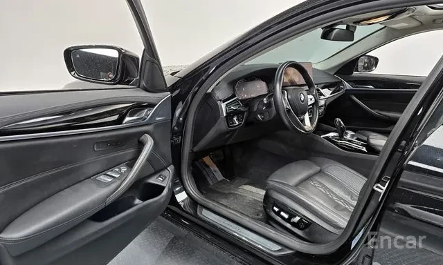 BMW 523 D * LUXURY * FACELIFT * ОБДУХВАНЕ * HEAD UP * , снимка 5 - Автомобили и джипове - 55744409