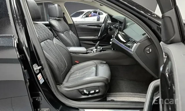 BMW 523 D * LUXURY * FACELIFT * ОБДУХВАНЕ * HEAD UP * , снимка 11 - Автомобили и джипове - 55744409