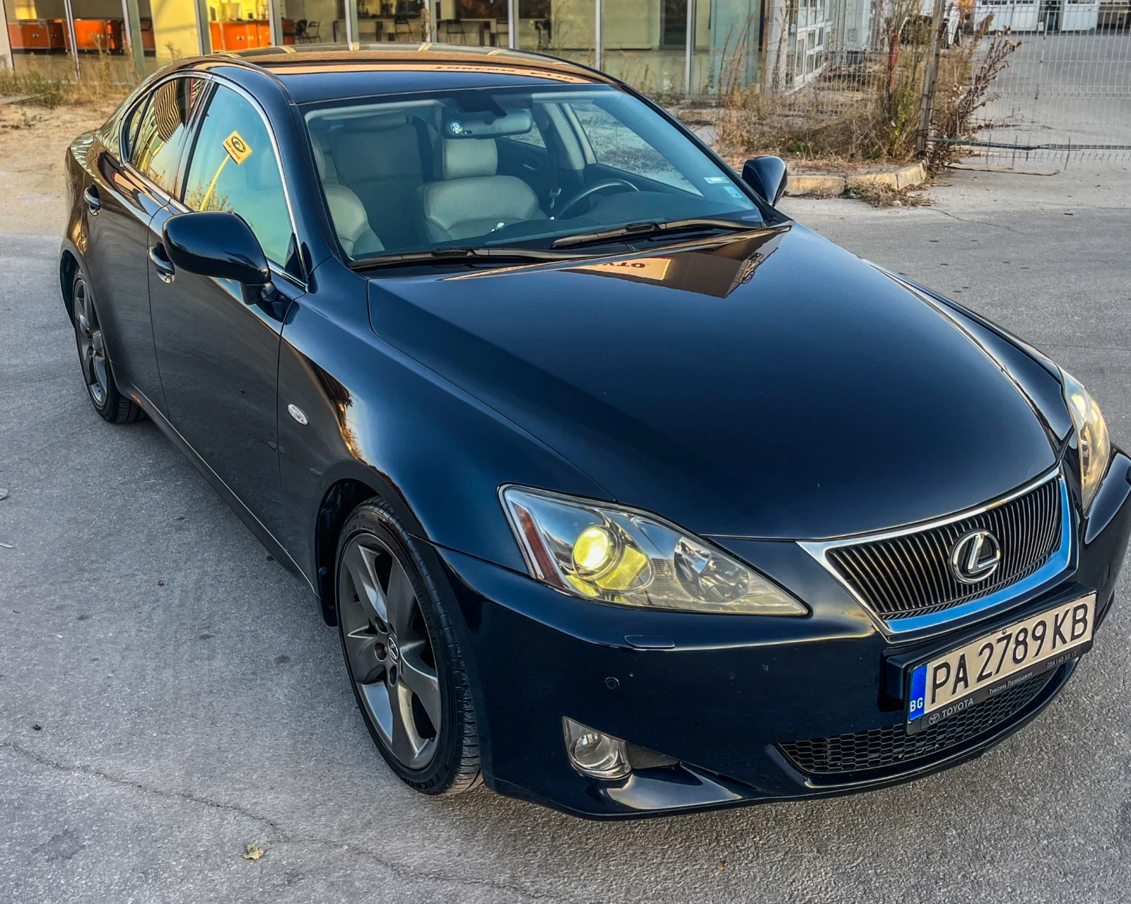 Lexus IS 220d 2.2d 177к.с. - изображение 3