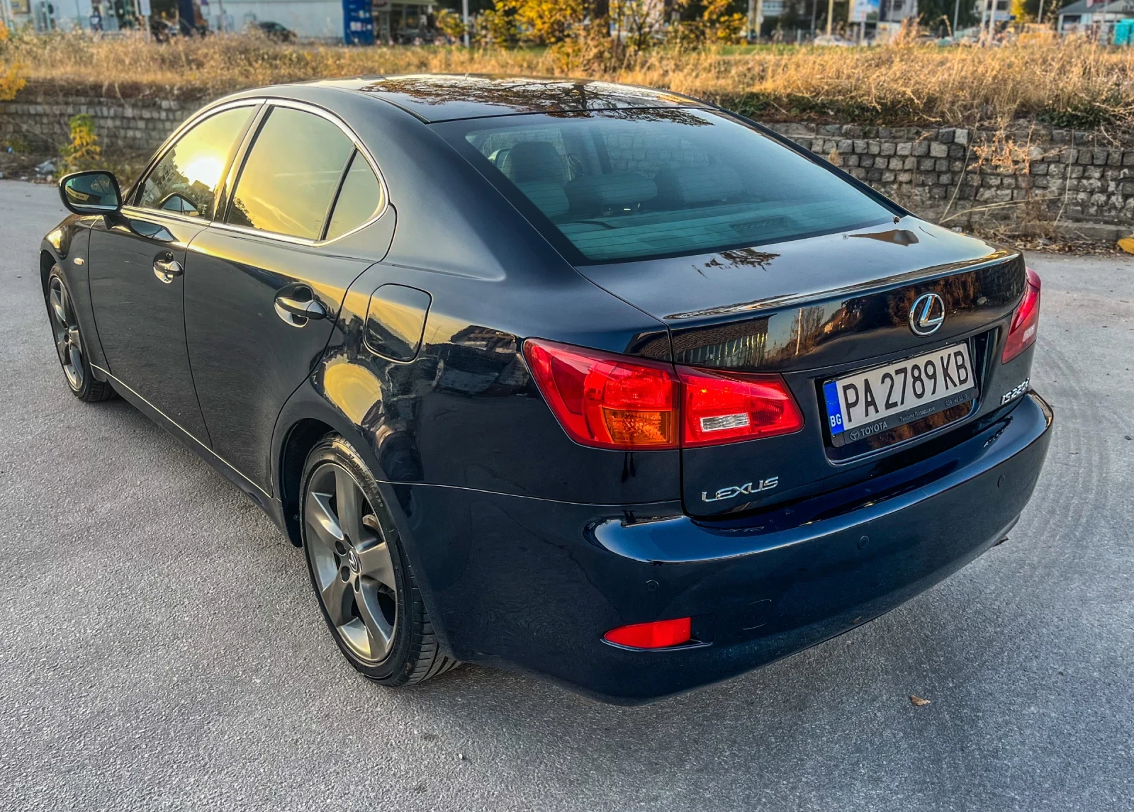 Lexus IS 220d 2.2d 177к.с. - изображение 5