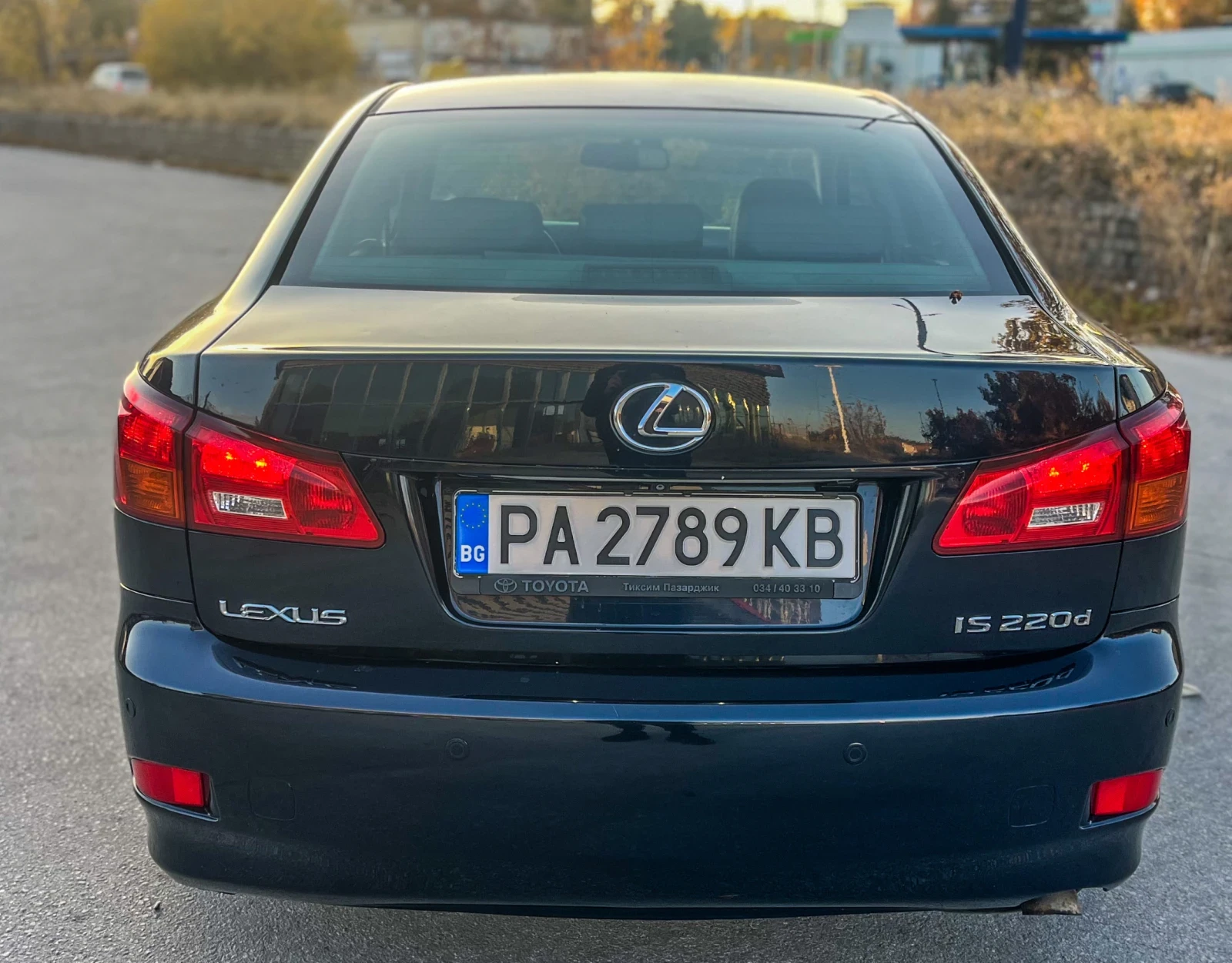 Lexus IS 220d 2.2d 177к.с. - изображение 6