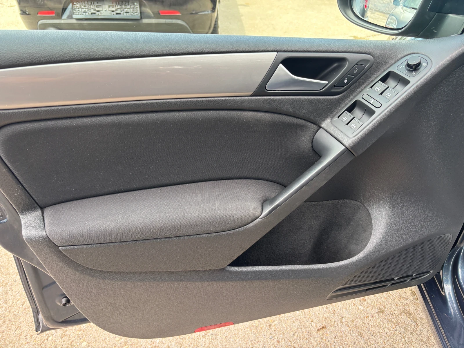 VW Golf 2010+ 1.6TDI+ 105+ НАВИ+ Н. ГУМИ+ С. ИСТОРИЯ - изображение 8