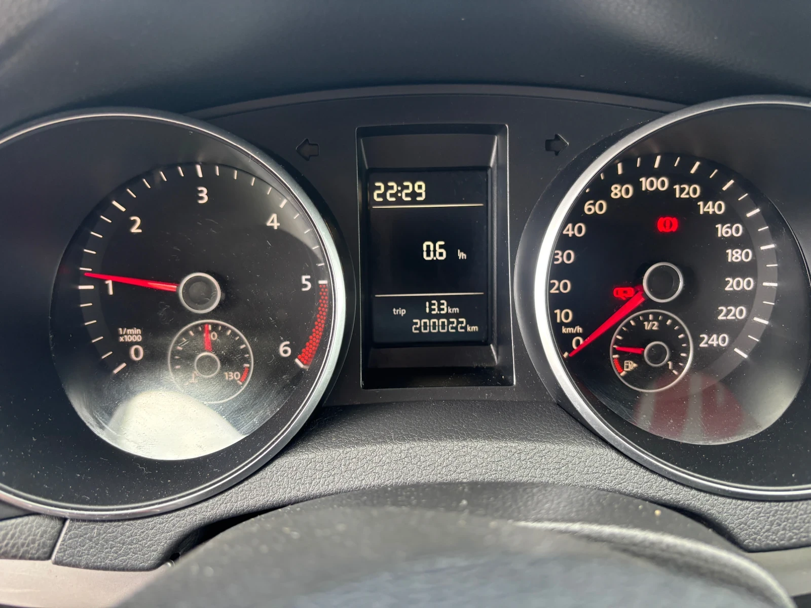 VW Golf 2010+ 1.6TDI+ 105+ НАВИ+ Н. ГУМИ+ С. ИСТОРИЯ - изображение 10
