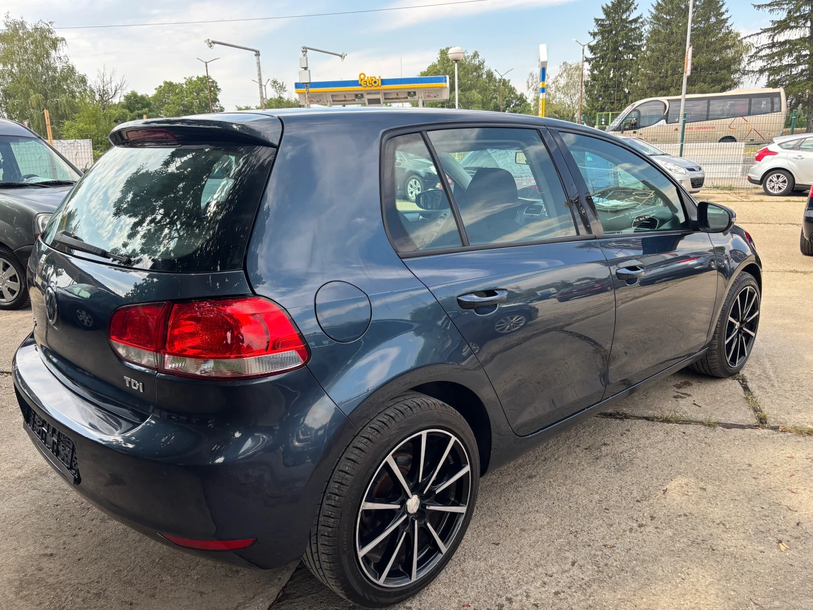 VW Golf 2010+ 1.6TDI+ 105+ НАВИ+ Н. ГУМИ+ С. ИСТОРИЯ - изображение 4