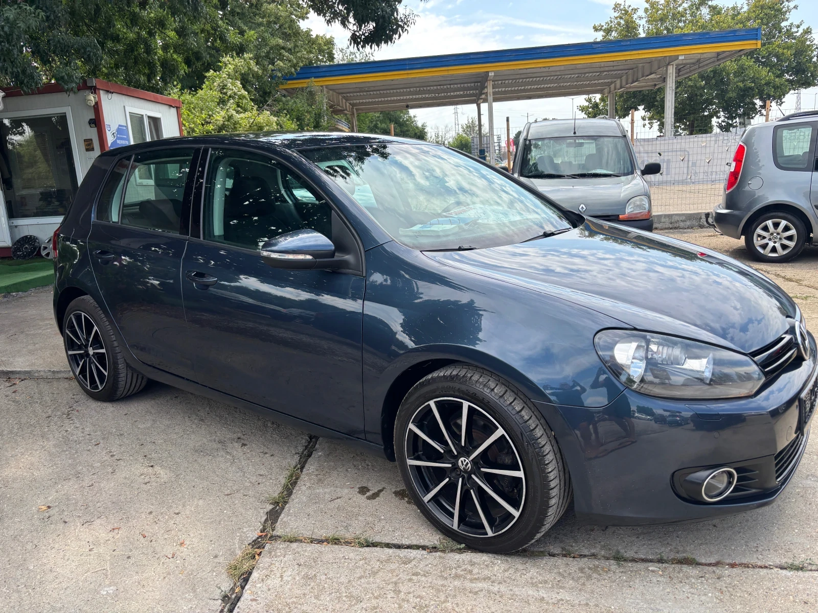 VW Golf 2010+ 1.6TDI+ 105+ НАВИ+ Н. ГУМИ+ С. ИСТОРИЯ - изображение 3