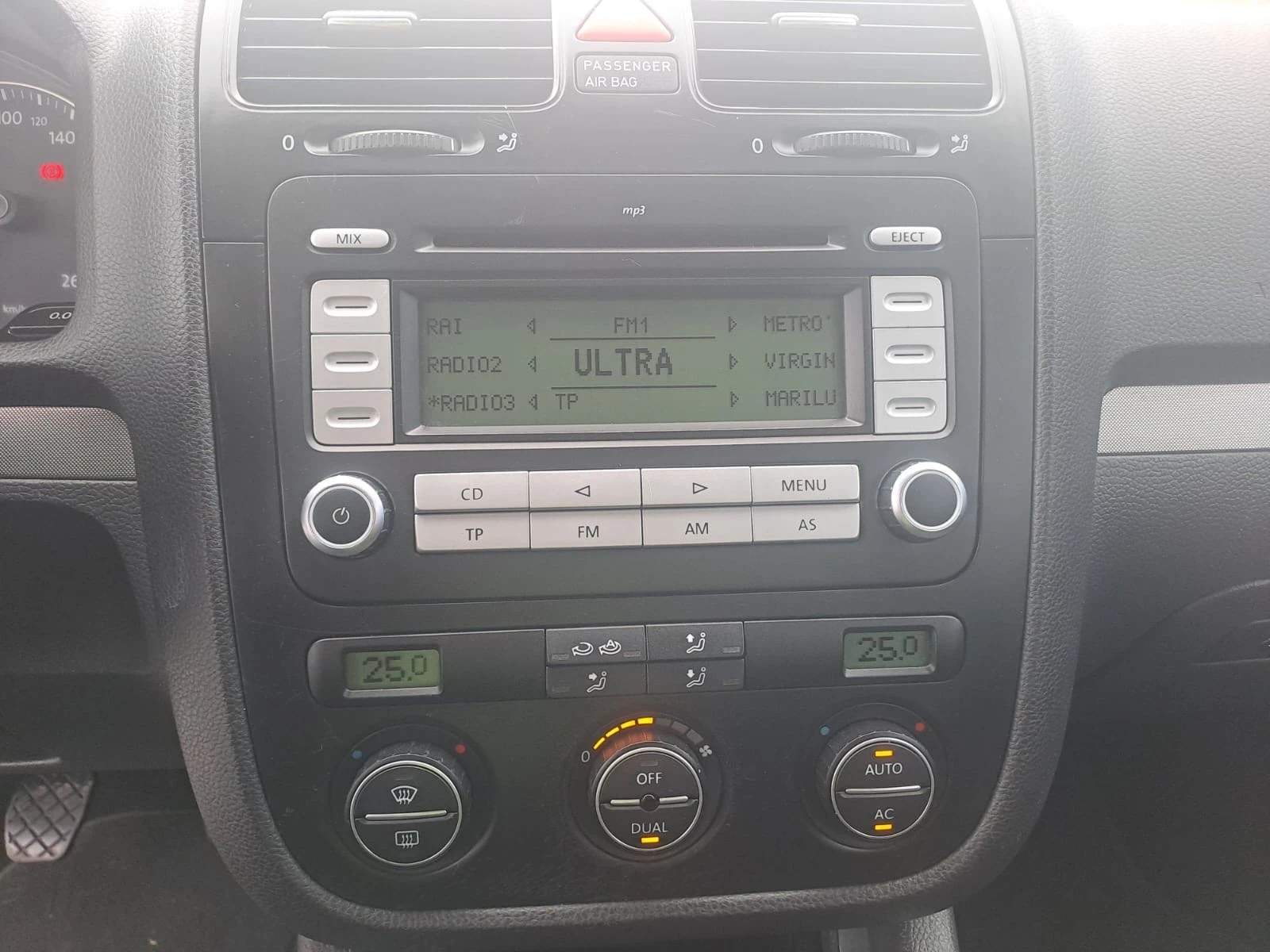 VW Golf 1.9 TDI Климатроник - изображение 7