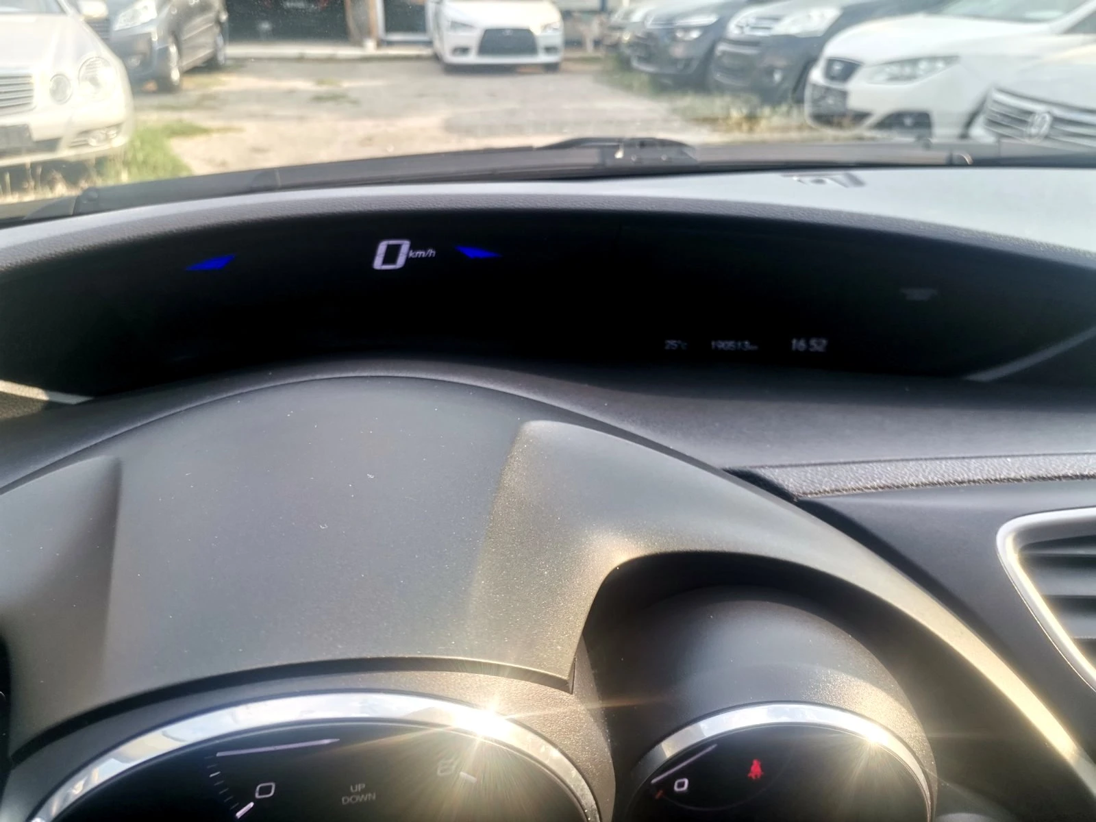 Honda Civic КАТО НОВ/1.6D/NAVI - изображение 9