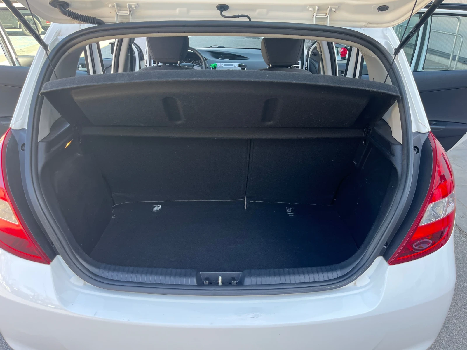 Hyundai I20 1.2 бензин КАТО НОВ!, снимка 11 - Автомобили и джипове - 53827087