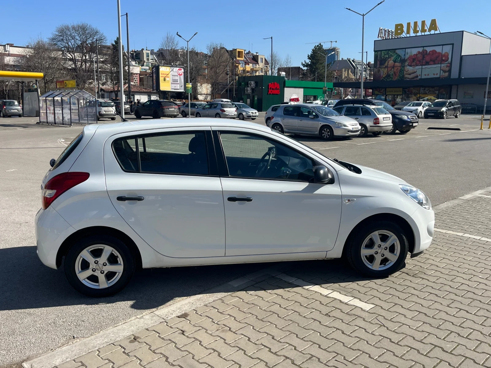 Hyundai I20 1.2 бензин КАТО НОВ!, снимка 4 - Автомобили и джипове - 53827087