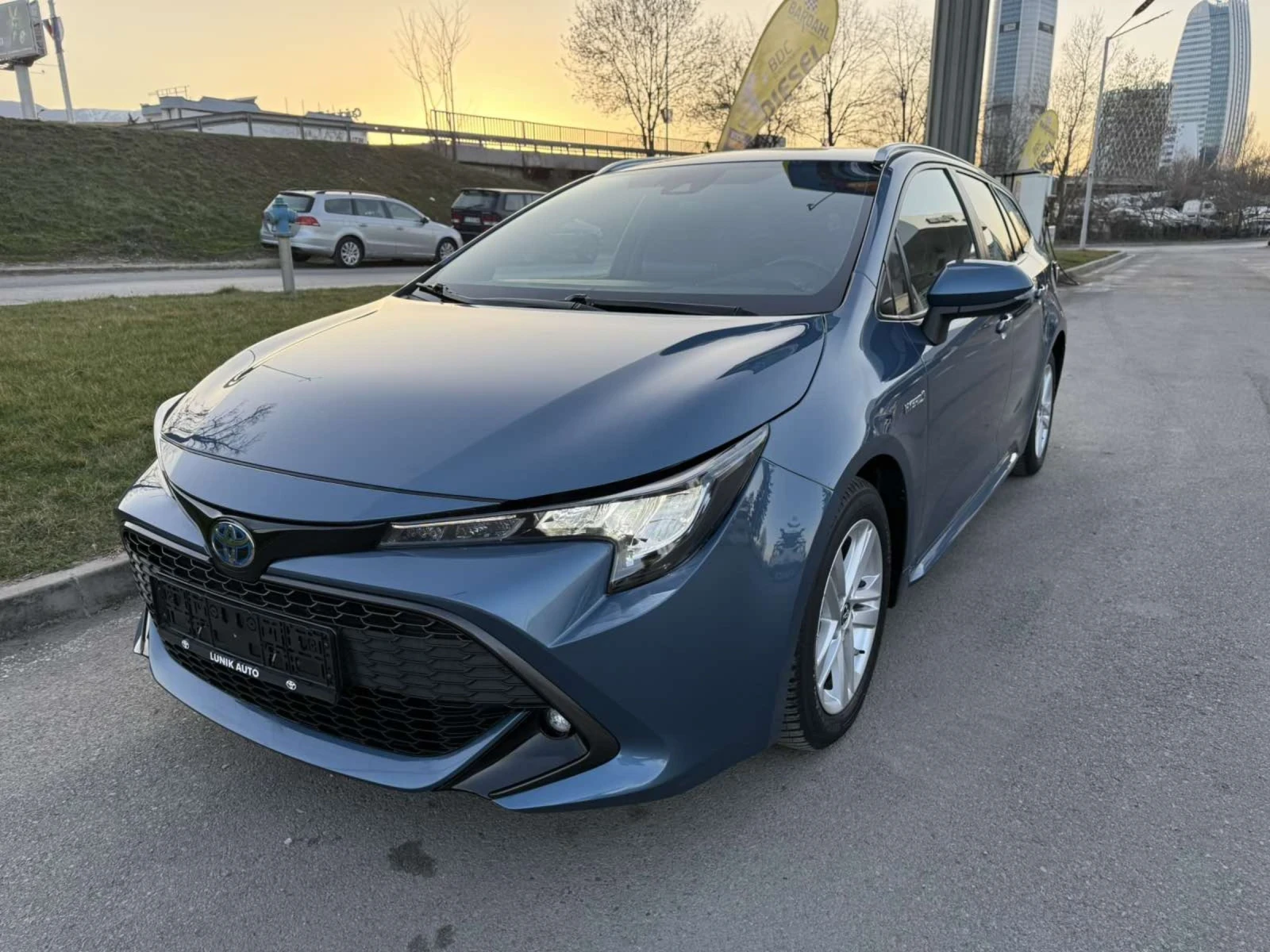 Toyota Corolla HYBRID 