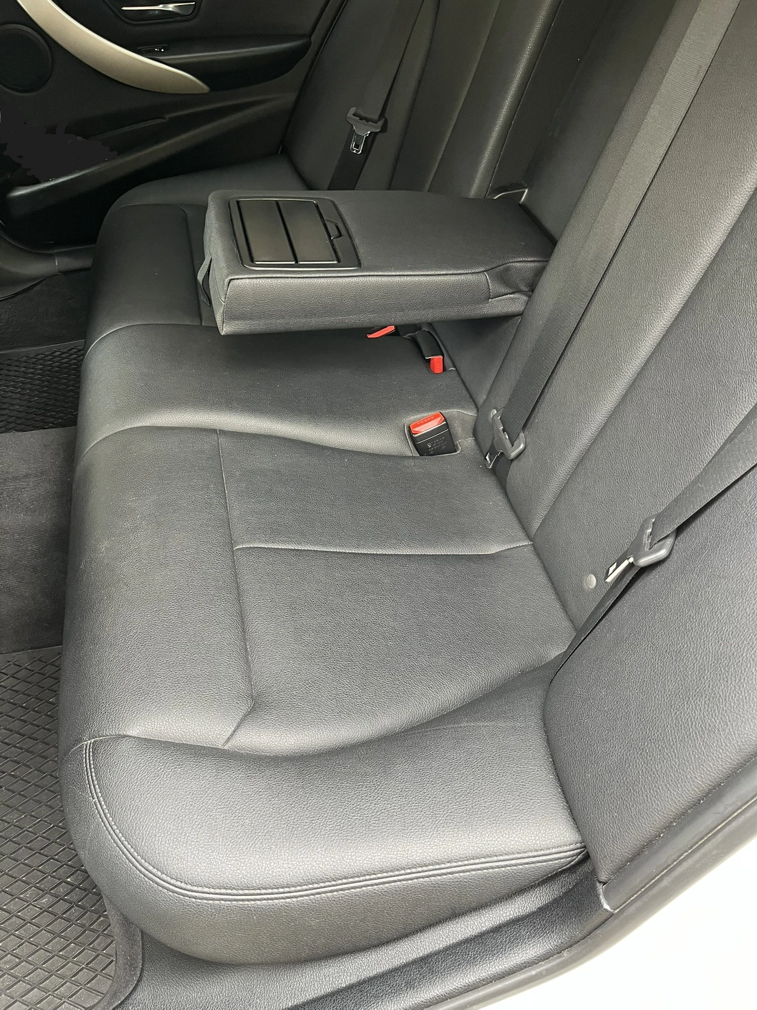 BMW 320 2.0i, снимка 16 - Автомобили и джипове - 54199936