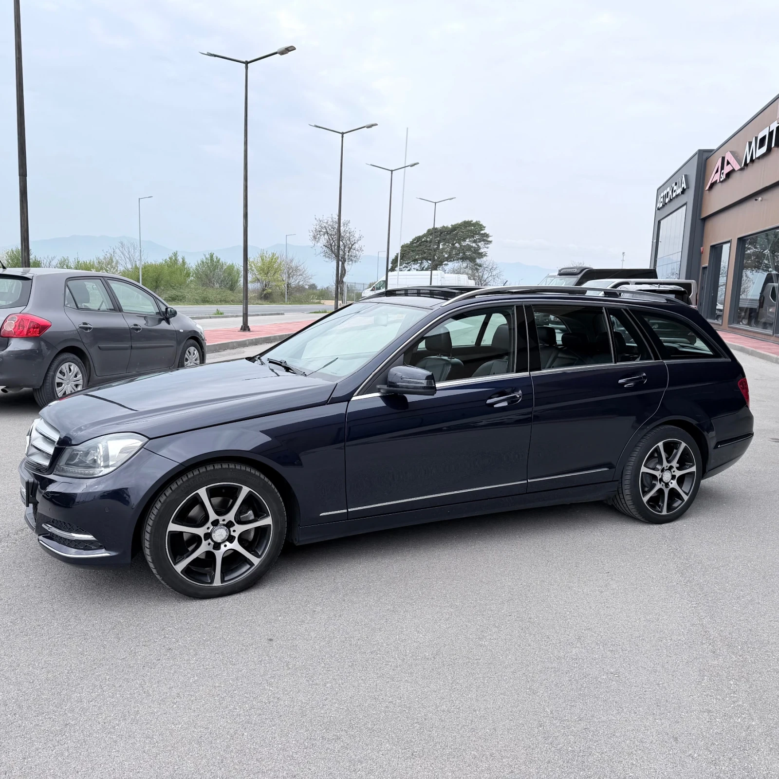 Mercedes-Benz C 220 ПАНОРАМА; ЕЛ.БАГАЖНИК; КАМЕРА; ЕЛ.ТЕГЛИЧ; ТЕМПОМАТ, снимка 2 - Автомобили и джипове - 54224156