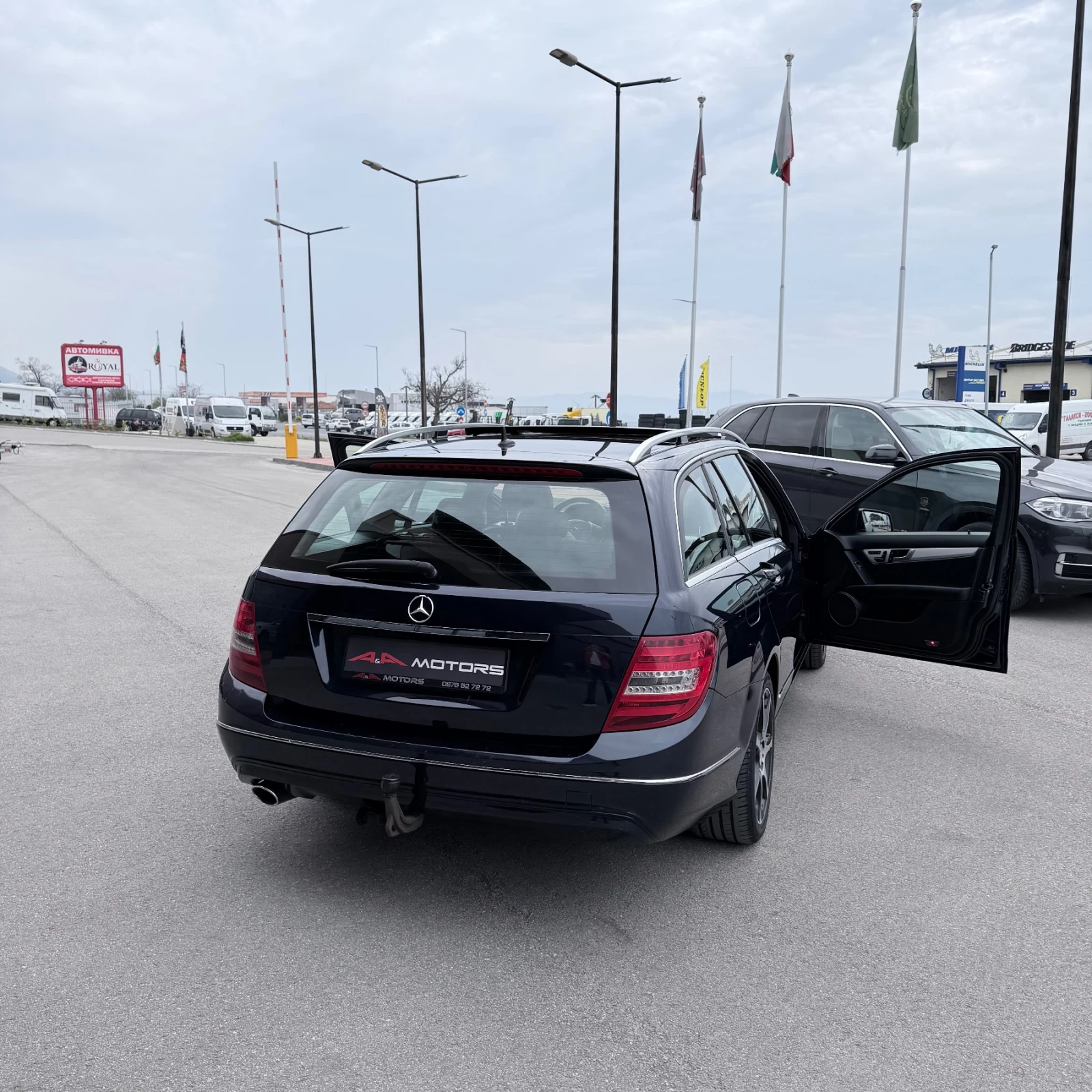 Mercedes-Benz C 220 ПАНОРАМА; ЕЛ.БАГАЖНИК; КАМЕРА; ЕЛ.ТЕГЛИЧ; ТЕМПОМАТ, снимка 3 - Автомобили и джипове - 54224156