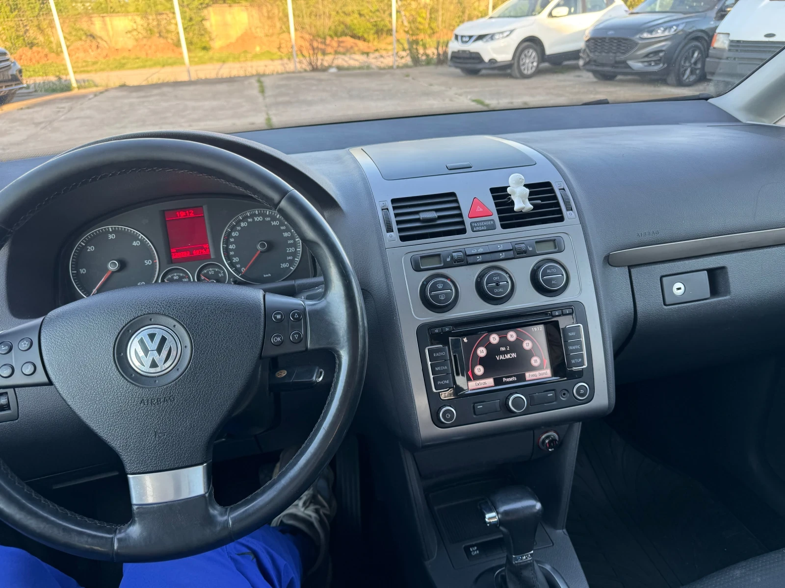 VW Touran 7 местен, снимка 5 - Автомобили и джипове - 54346340