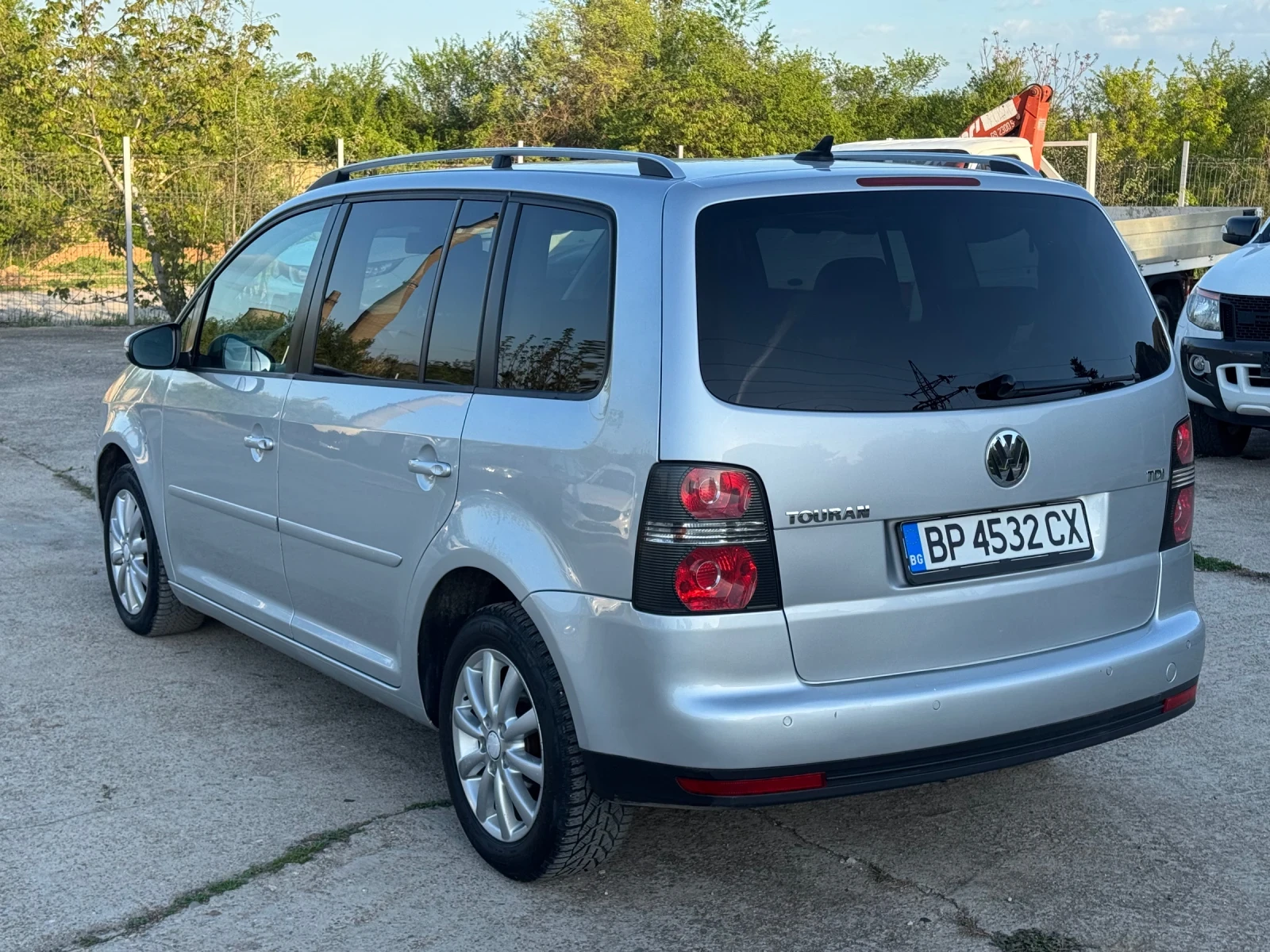 VW Touran 7 местен, снимка 4 - Автомобили и джипове - 54346340